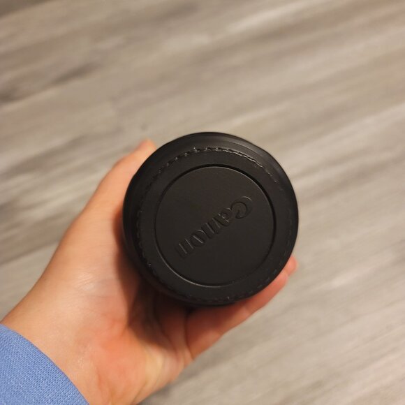 Canon EF Ultrasonic 28-135mm F/3.5-5.6 IS camera lens - Picture 2 of 8